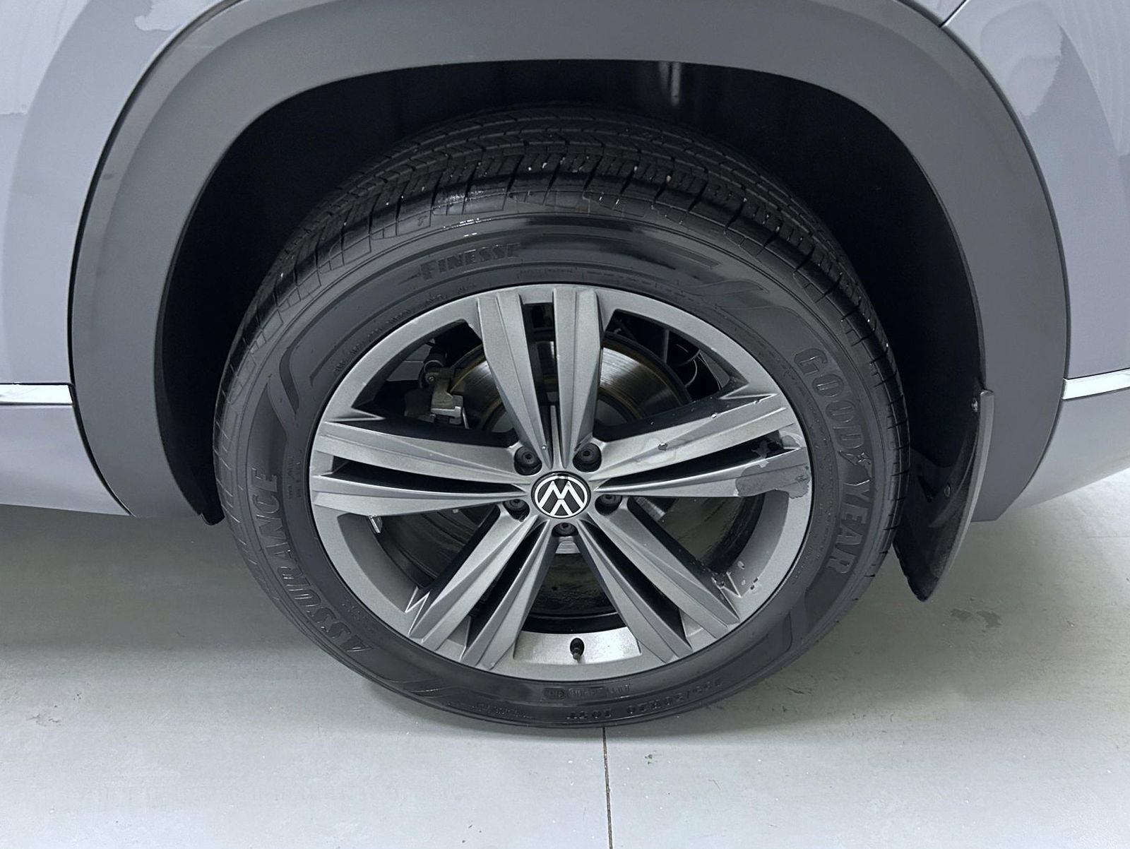 Used 2022 Volkswagen Atlas Cross Sport SEL R-Line AWD/4WD image 22