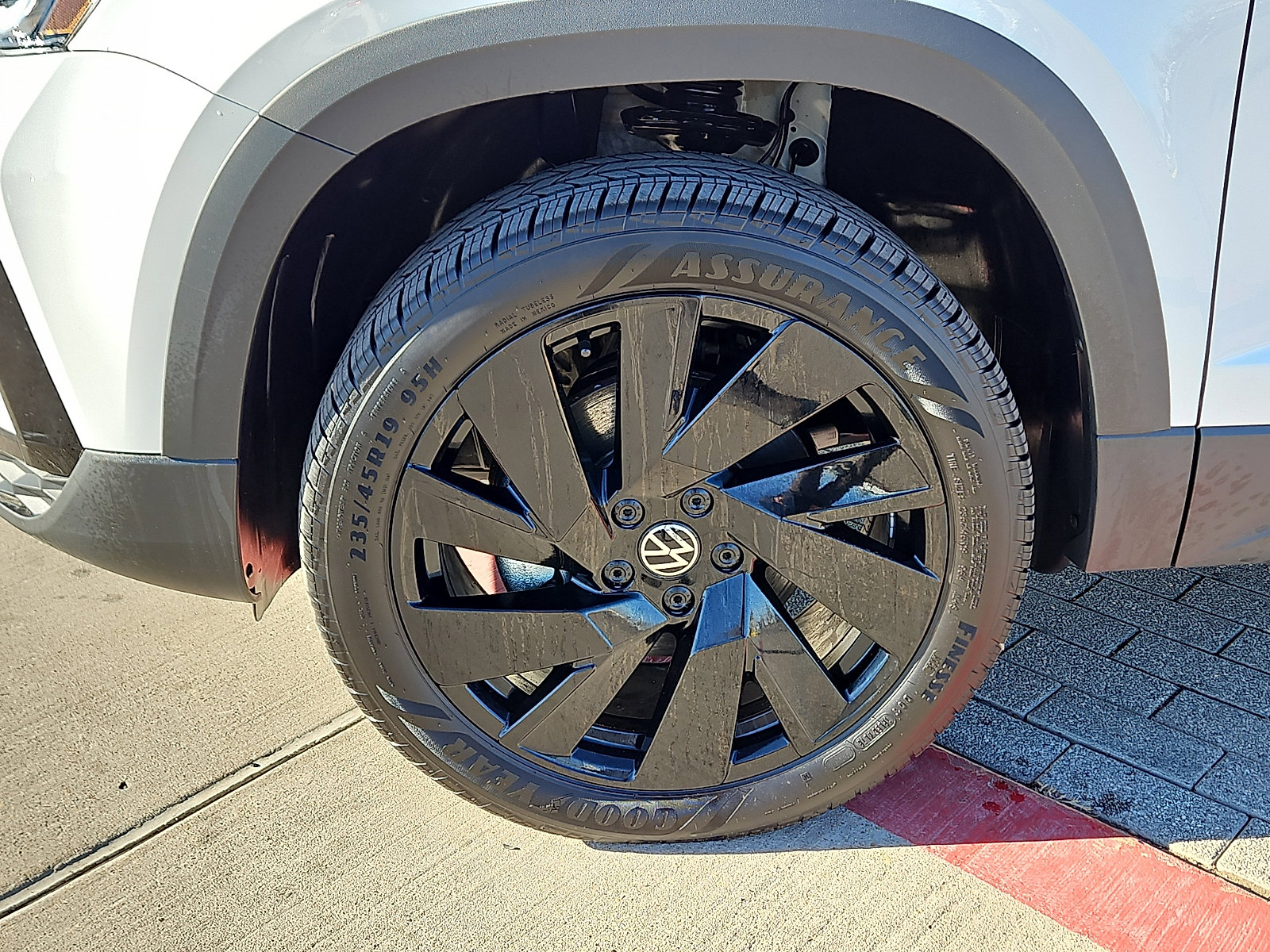 Certified 2024 Volkswagen Taos SE image 5