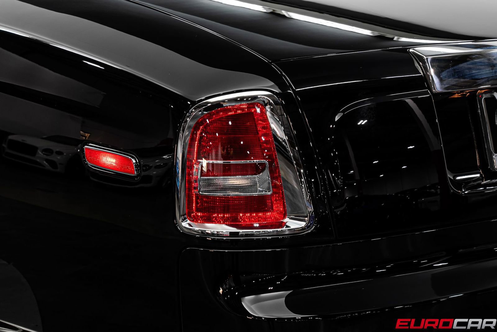 Used 2010 Rolls-Royce Phantom Coupe image 16
