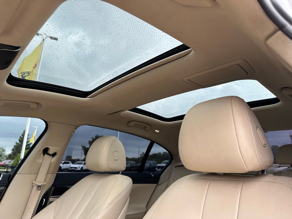 Used 2018 BMW 740i xDrive image 32