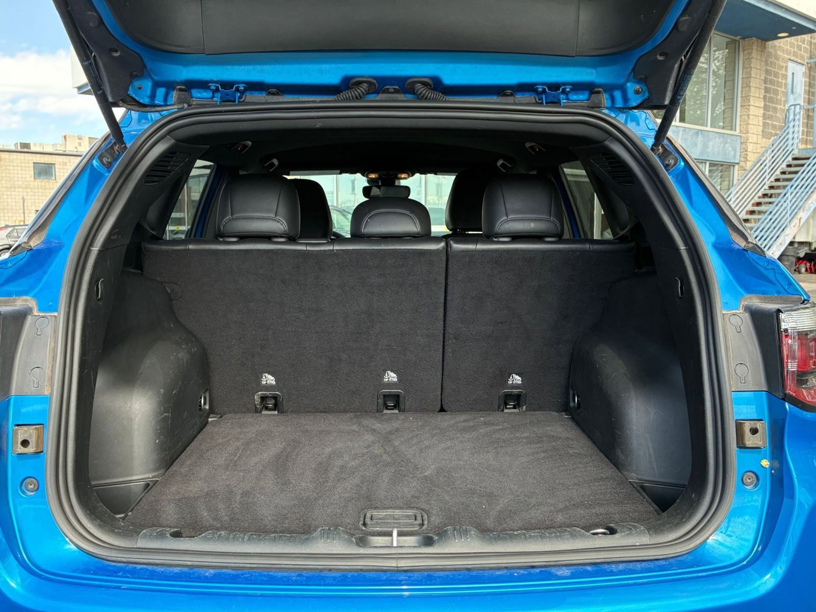 Used 2025 Jeep Compass Trailhawk image 30