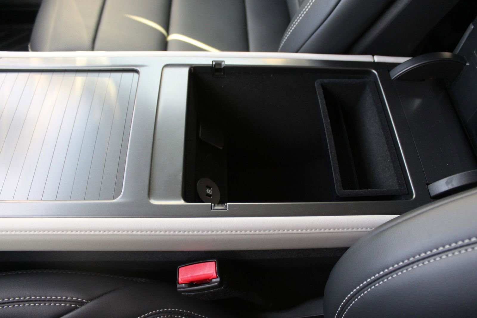 Used 2024 Lincoln Nautilus Premier w/ Equipment Group 102A image 33