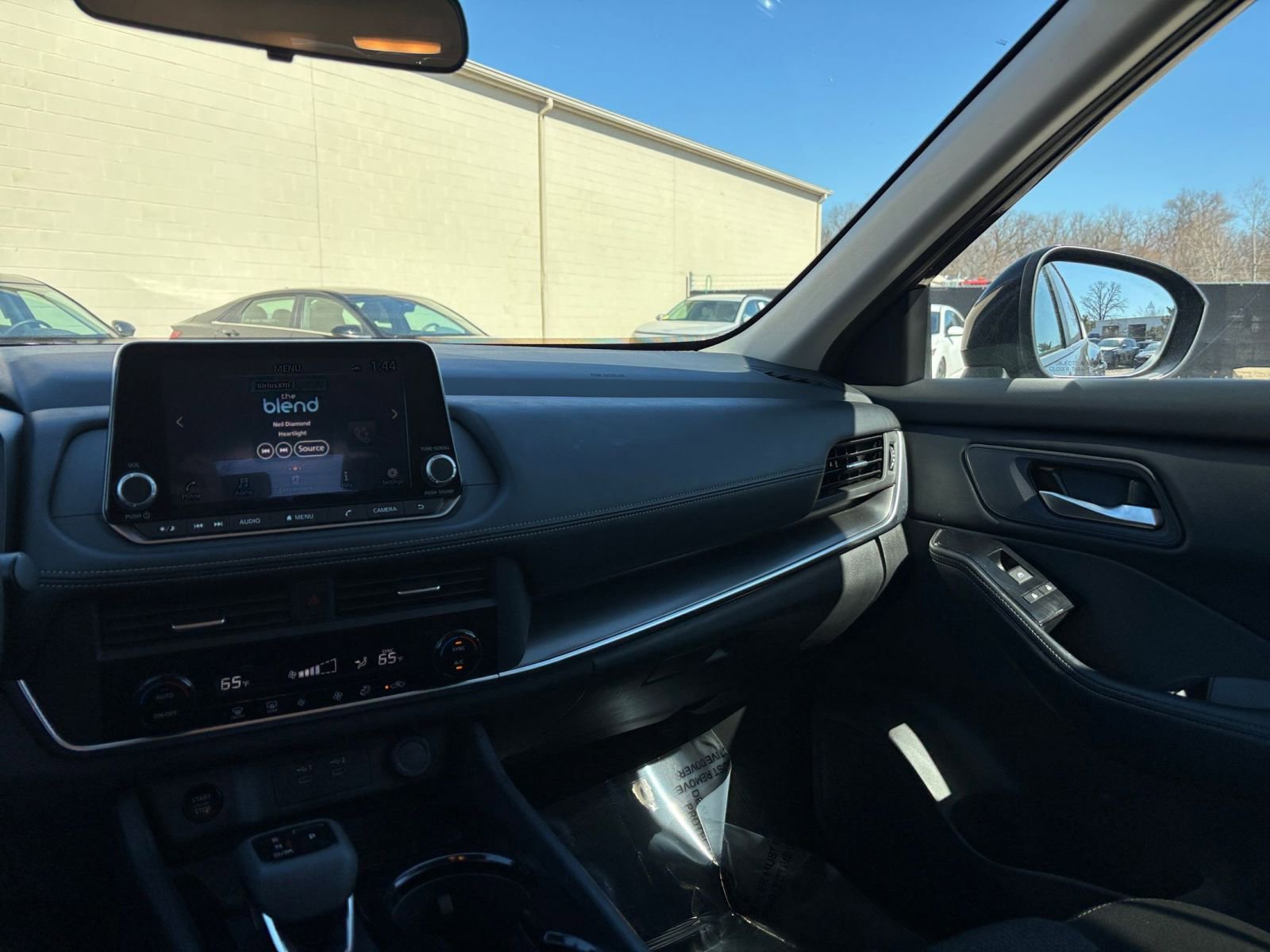 Used 2025 Nissan Rogue SV FWD image 37