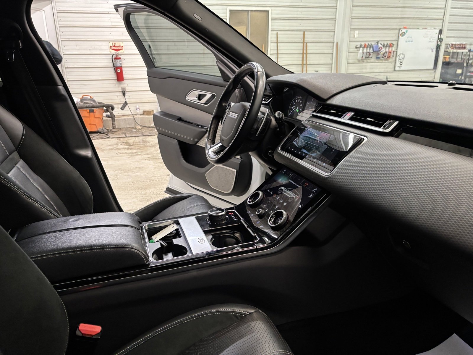 Used 2020 Land Rover Range Rover Velar R-Dynamic S image 29