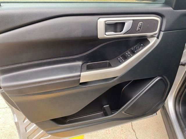 Used 2023 Ford Explorer XLT image 19