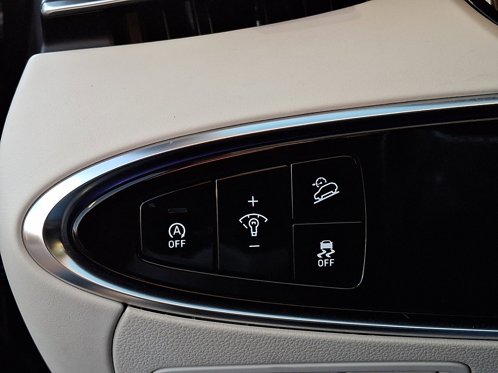 Certified 2025 Genesis GV70 2.5T w/ Advanced Package image 26