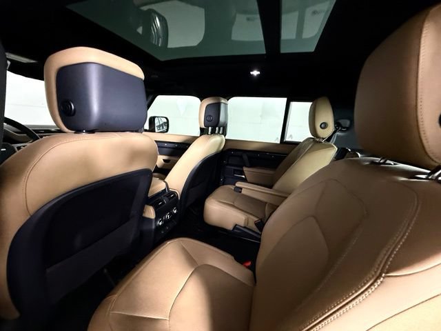 Used 2025 Land Rover Defender 130 X-Dynamic SE AWD/4WD image 28