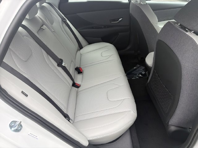 New 2026 Hyundai Elantra Limited FWD image 17