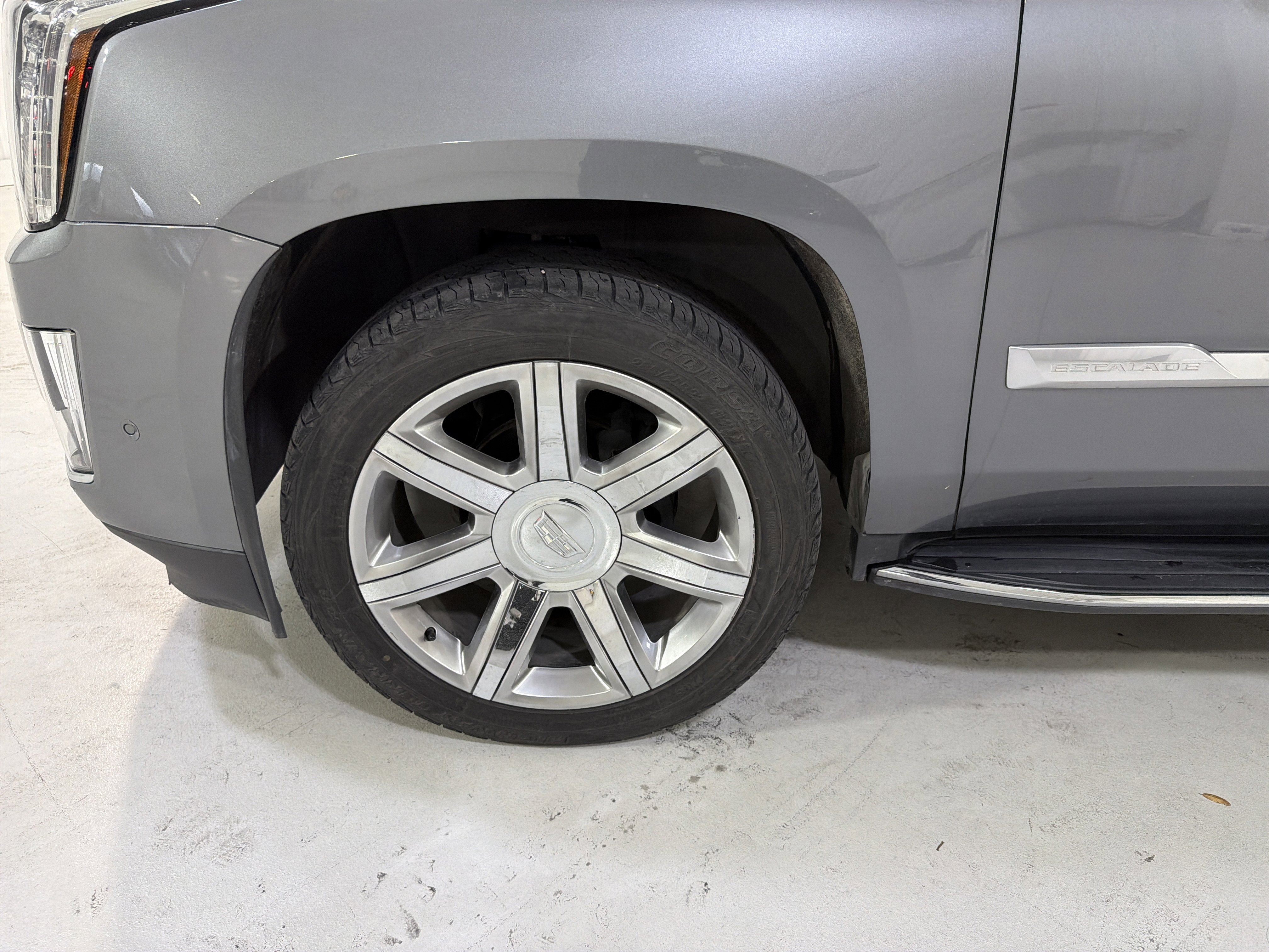 Used 2020 Cadillac Escalade ESV Luxury AWD/4WD image 9