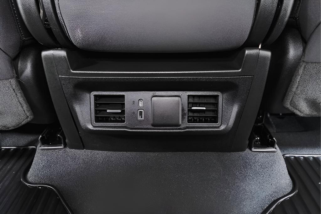 Used 2023 Chevrolet Silverado 1500 LT AWD/4WD image 30