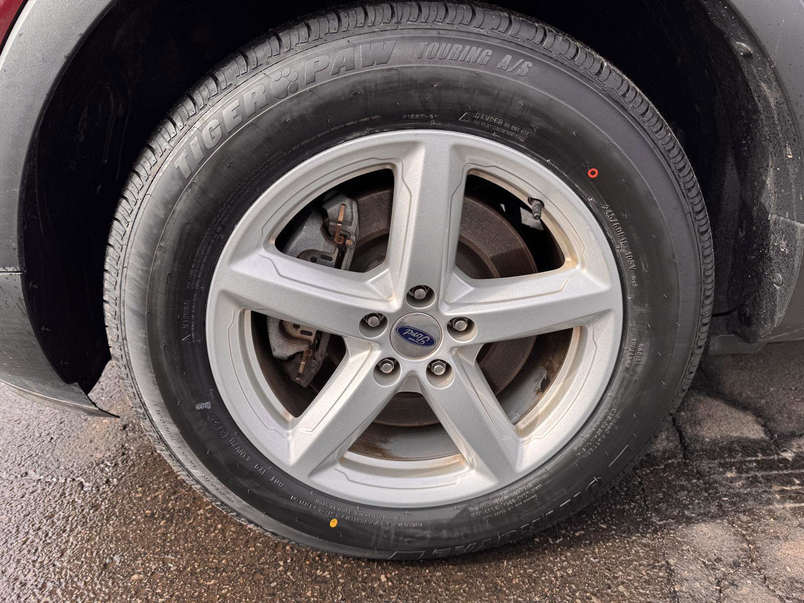 Used 2018 Ford Explorer XLT image 30