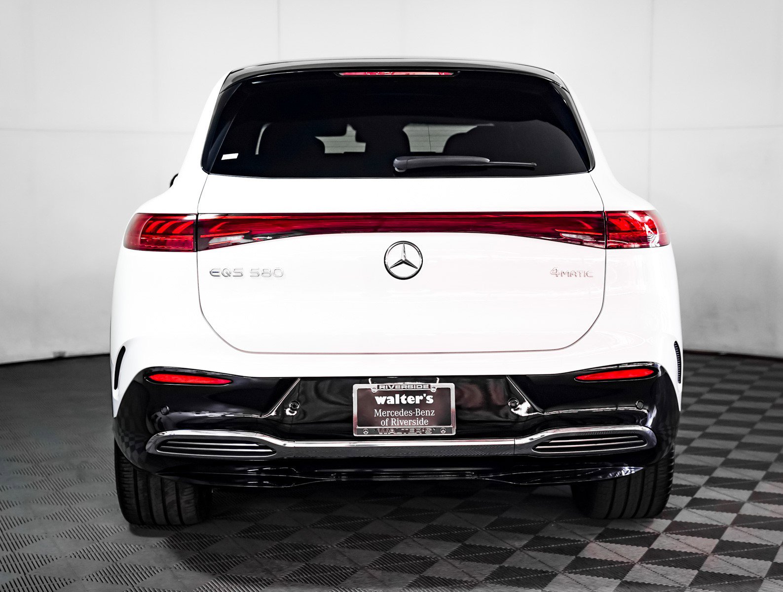 Certified 2023 Mercedes-Benz EQS 580 4MATIC SUV w/ Pinnacle Trim Package image 13