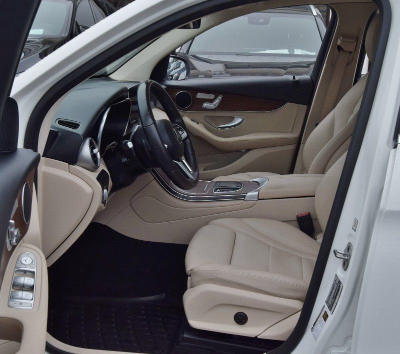 Used 2022 Mercedes-Benz GLC 300 4MATIC w/ Premium Package Lite image 16