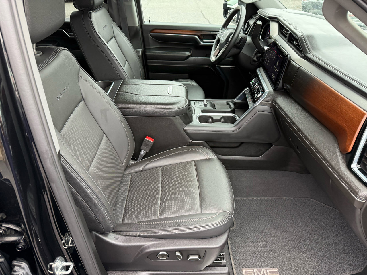 Used 2024 GMC Sierra 2500 Denali w/ Denali Reserve Package image 19