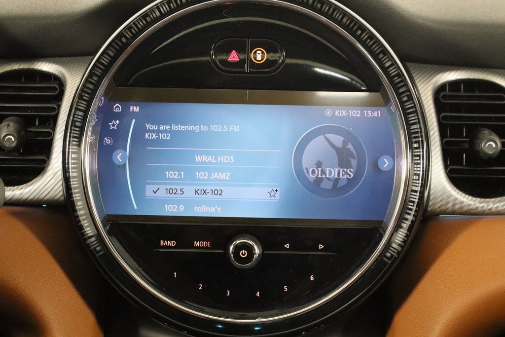 Used 2023 MINI Cooper 2-Door Hardtop w/ Signature Upholstery Package image 27