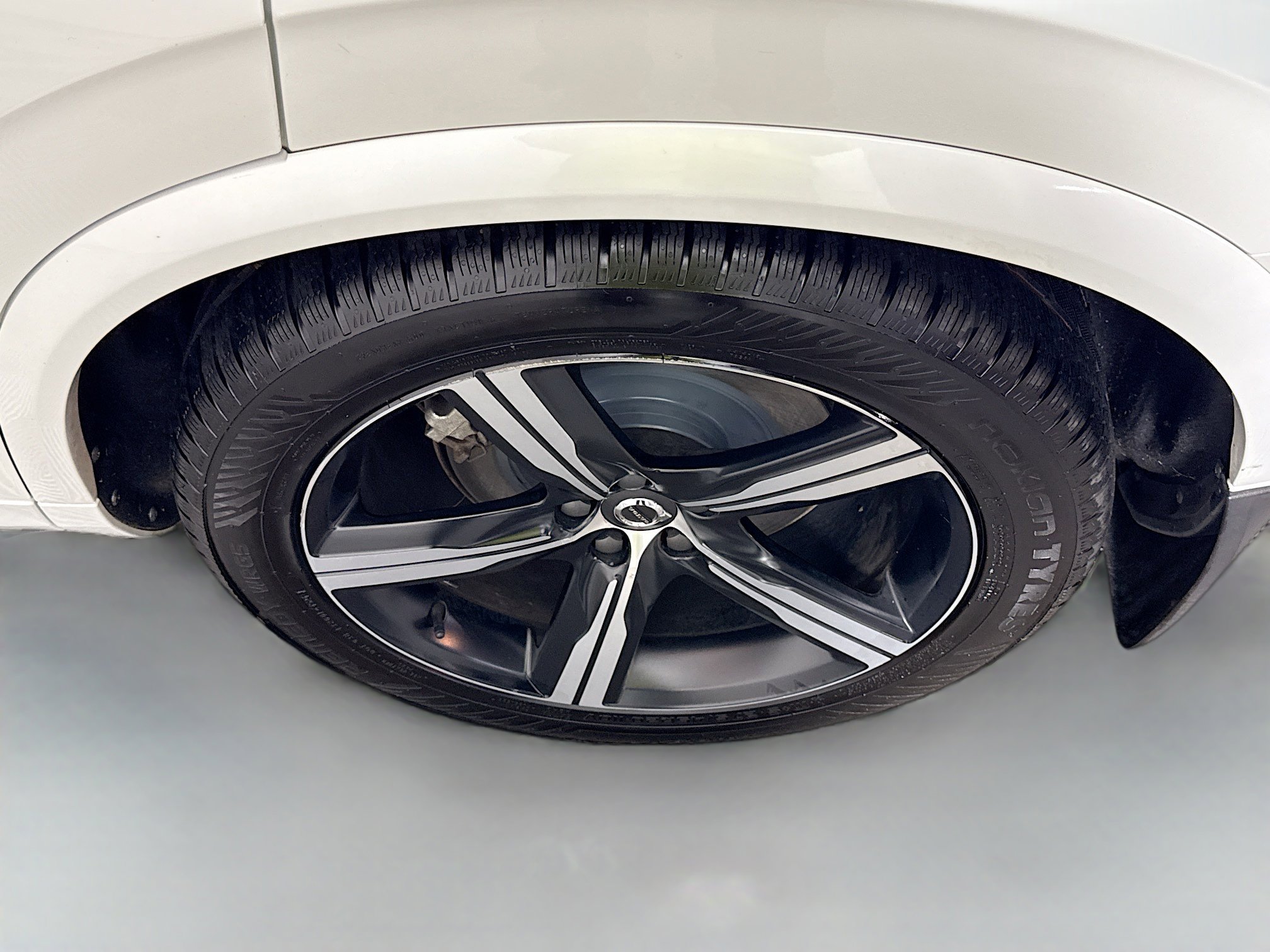 Used 2017 Volvo XC90 T8 R-Design w/ Vision Package image 32