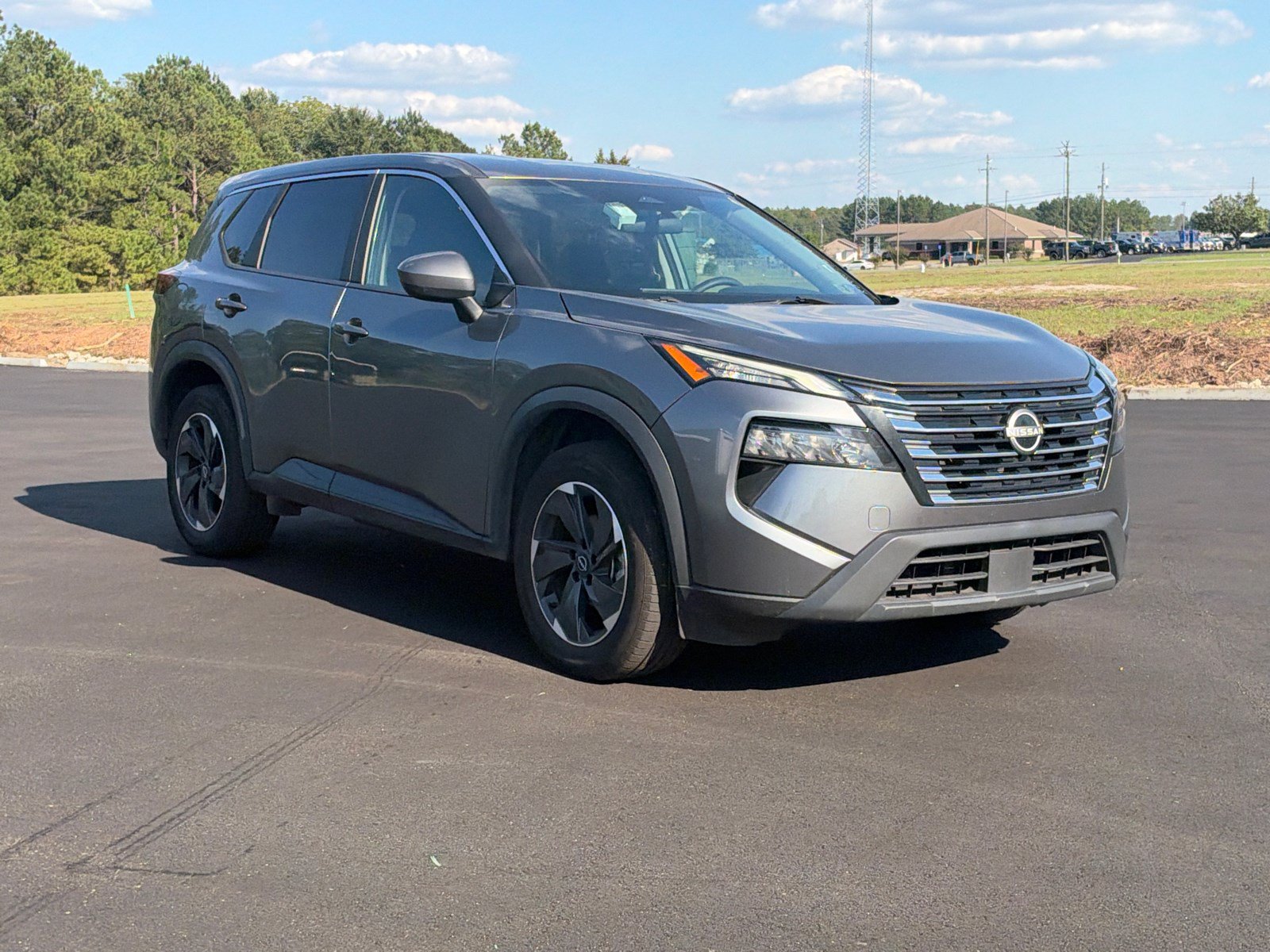 Used 2024 Nissan Rogue SV AWD/4WD image 3