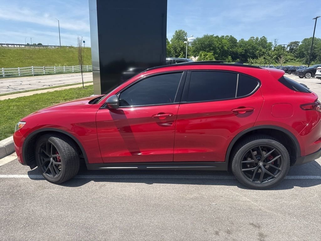 Used 2020 Alfa Romeo Stelvio AWD w/ Nero Edizione image 11