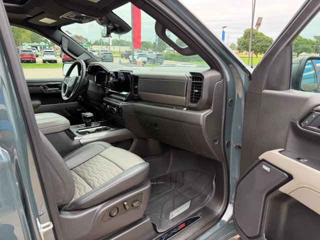 Used 2025 Chevrolet Silverado 1500 ZR2 w/ Technology Package AWD/4WD image 14