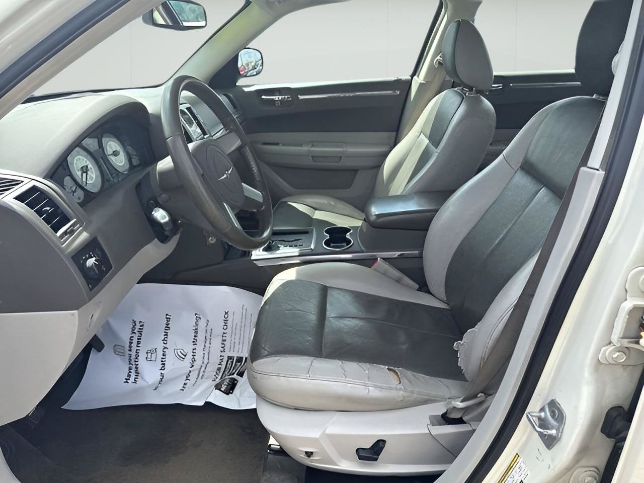 Used 2008 Chrysler 300 Touring RWD image 11