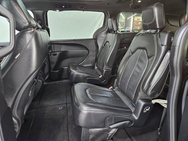 Used 2020 Chrysler Pacifica Touring-L w/ S Appearance Package image 23