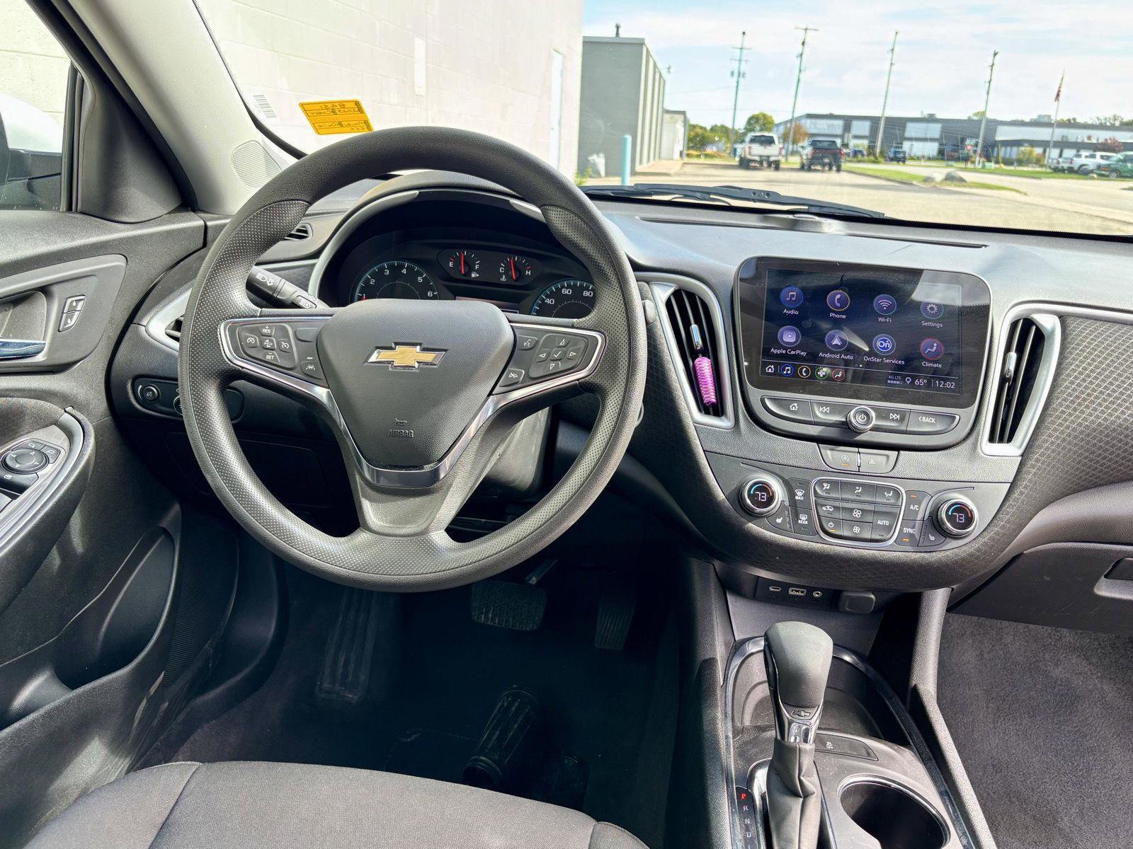 Used 2023 Chevrolet Malibu LT image 3