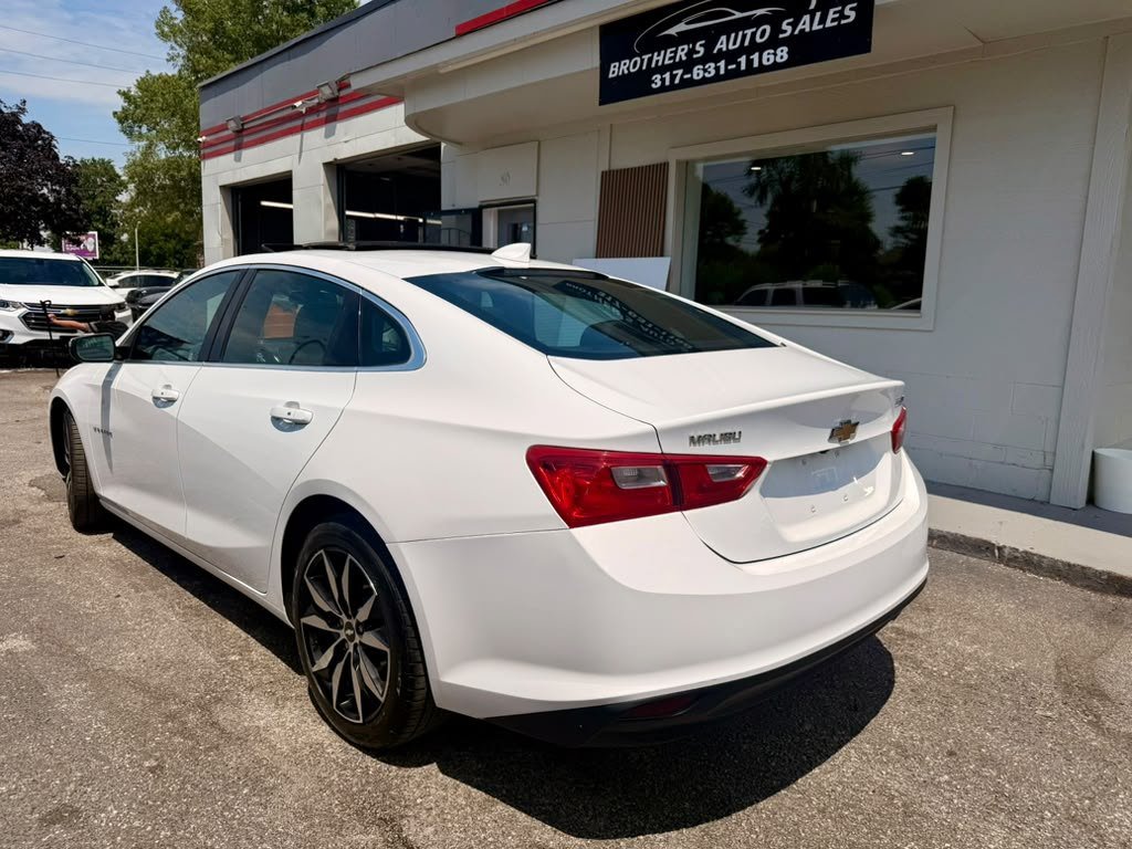 Used 2018 Chevrolet Malibu LT w/ Leather Package FWD image 11