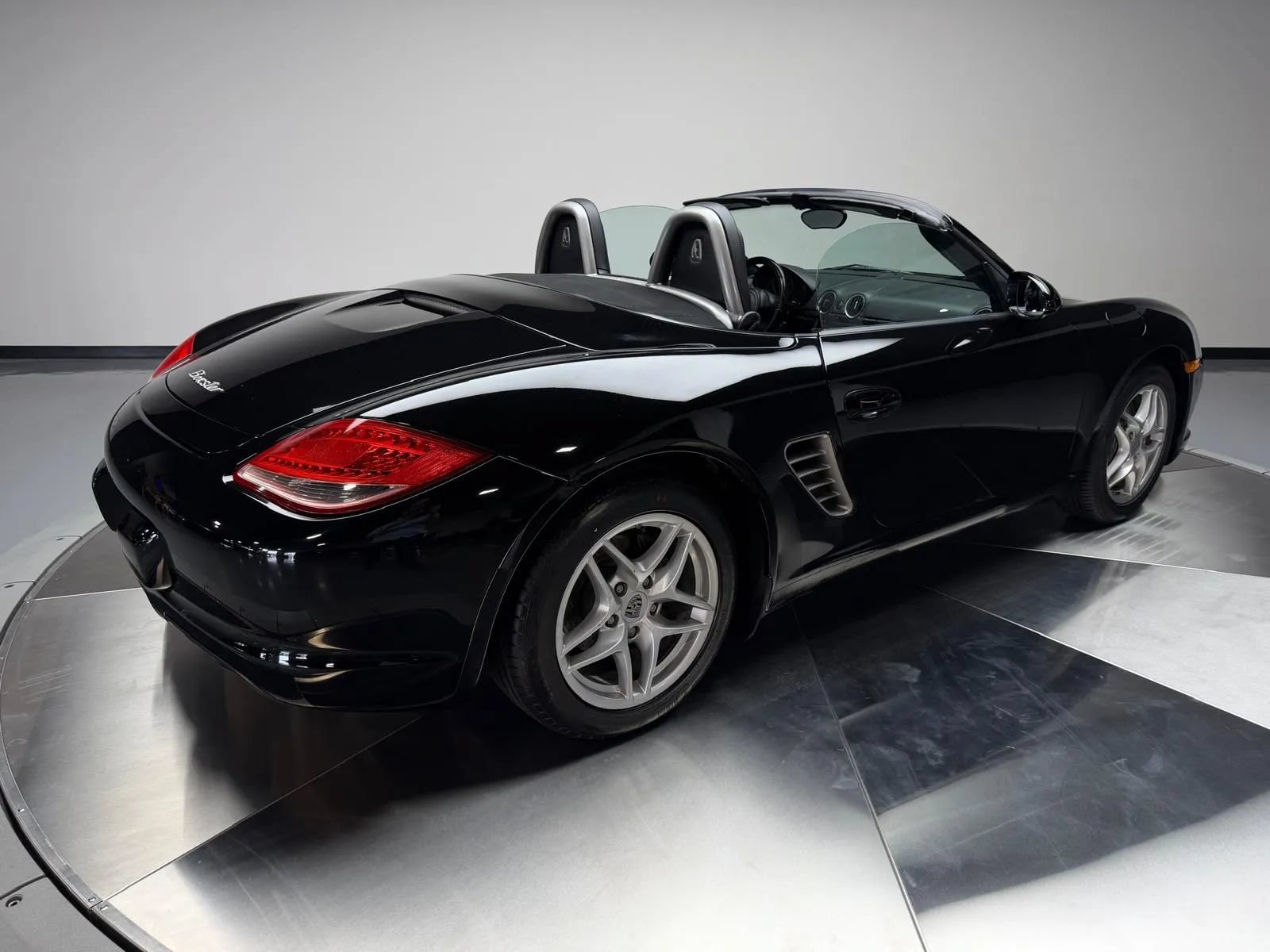 Used 2011 Porsche Boxster RWD image 2