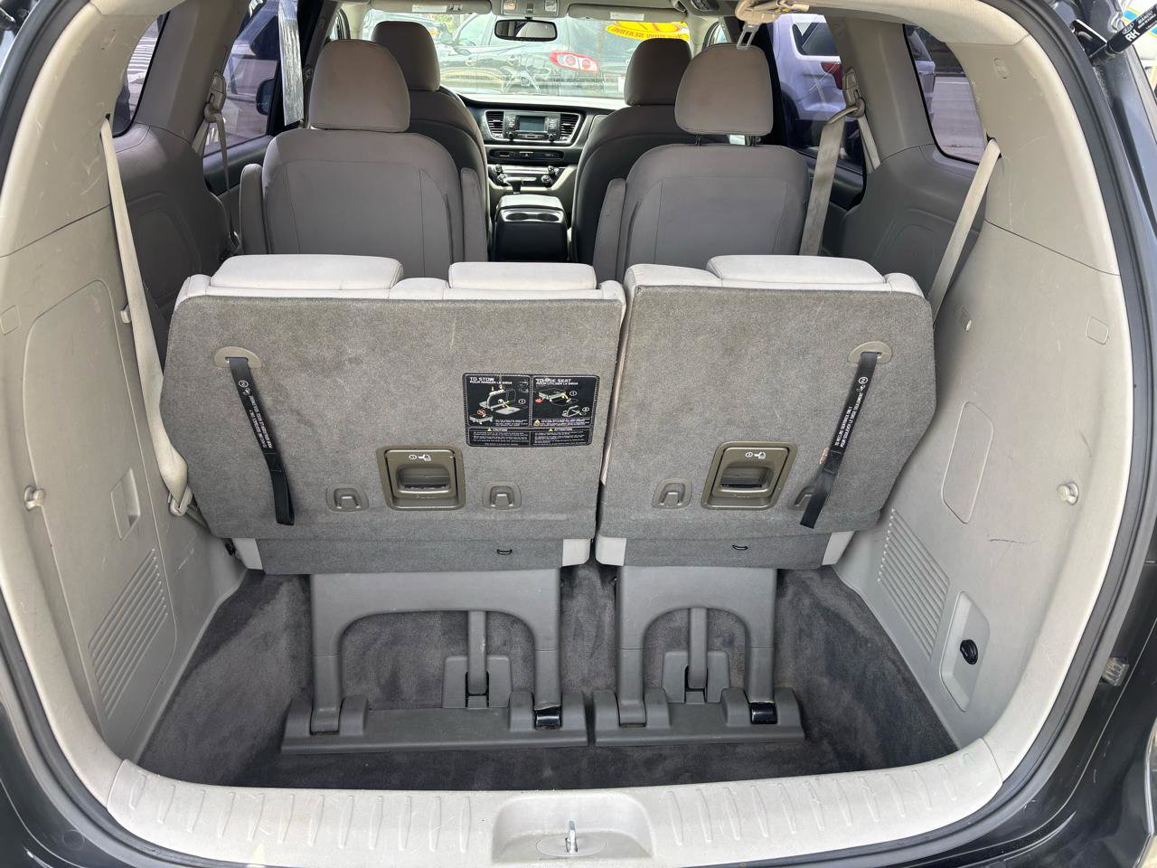 Used 2017 Kia Sedona L FWD image 11