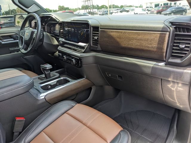 Used 2025 Chevrolet Silverado 1500 High Country w/ High Country Premium Package AWD/4WD image 10