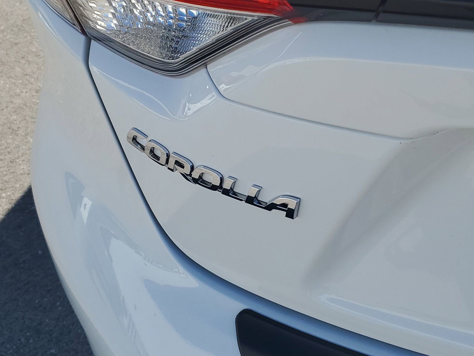 Certified 2025 Toyota Corolla SE w/ SE Premium Package image 7