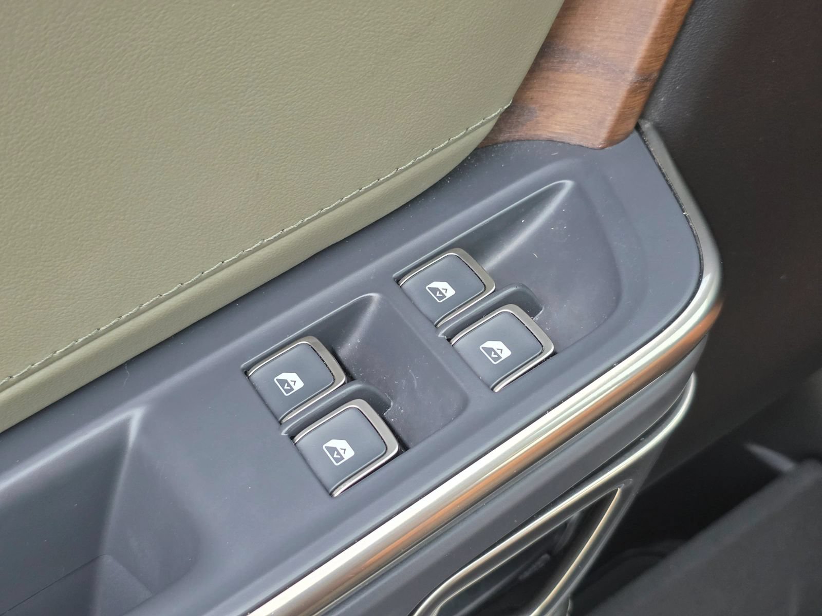 Used 2023 Rivian R1S Launch Edition Quad AWD/4WD image 24