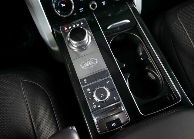 Used 2020 Land Rover Range Rover HSE image 12