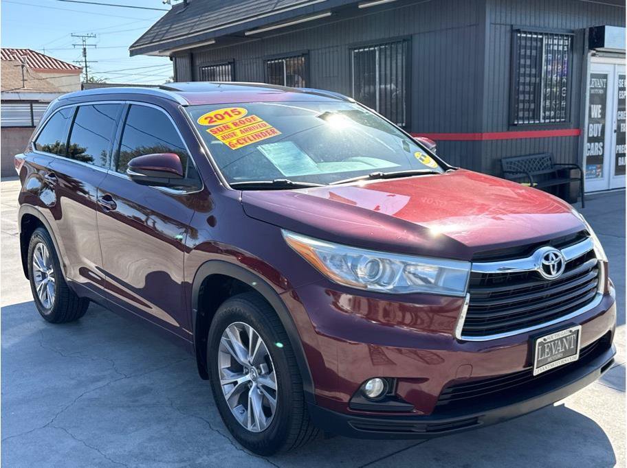 Used 2015 Toyota Highlander XLE AWD/4WD image 1
