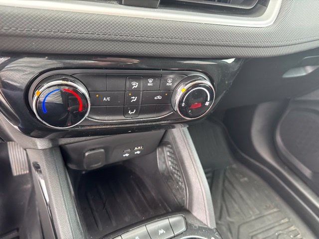 Used 2024 Chevrolet TrailBlazer LT w/ Driver Confidence Package FWD image 24