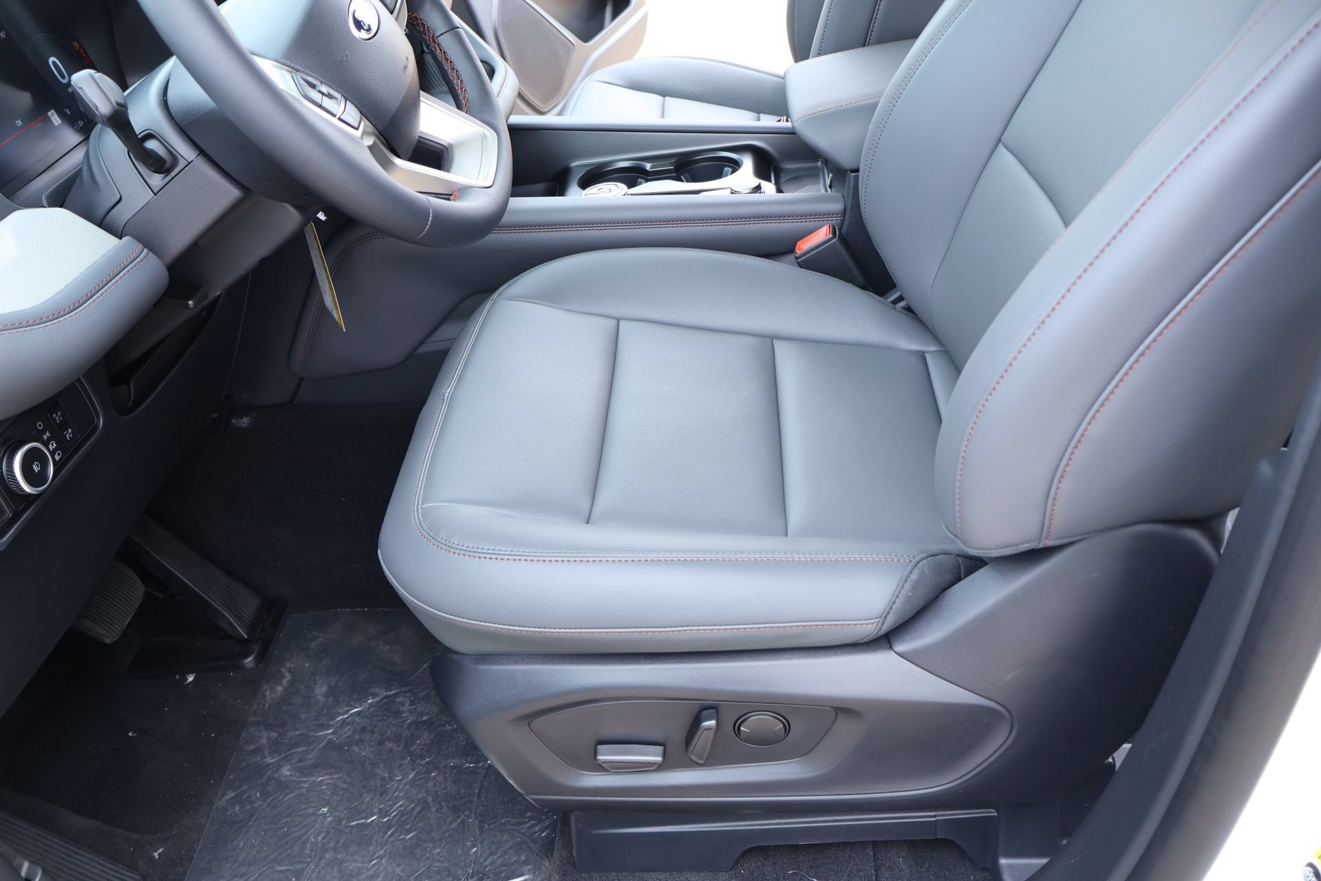 New 2026 Ford Explorer Active w/ Active Comfort Package AWD/4WD image 12