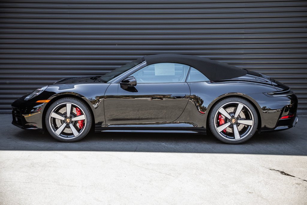 Used 2025 Porsche 911 Carrera S image 2