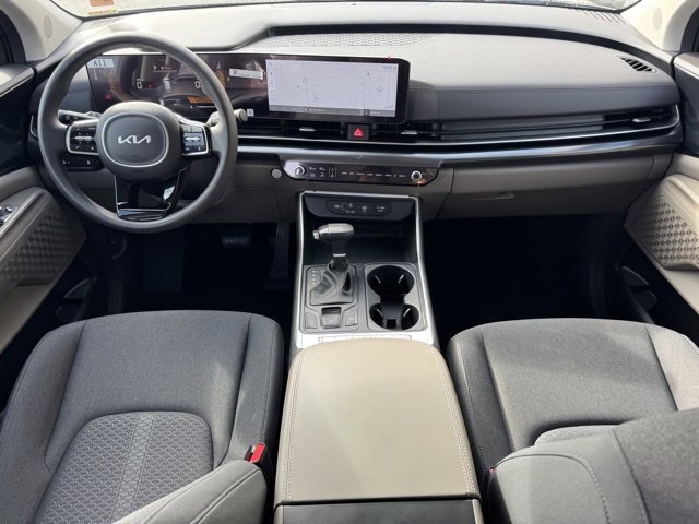 Certified 2025 Kia Carnival LX image 12