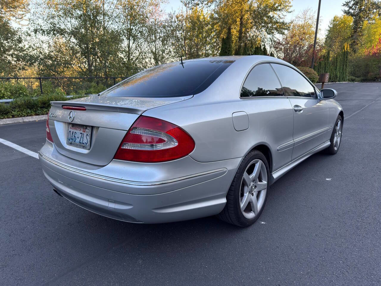 Used 2005 Mercedes-Benz CLK 500 Coupe w/ Sunroof Pkg image 5