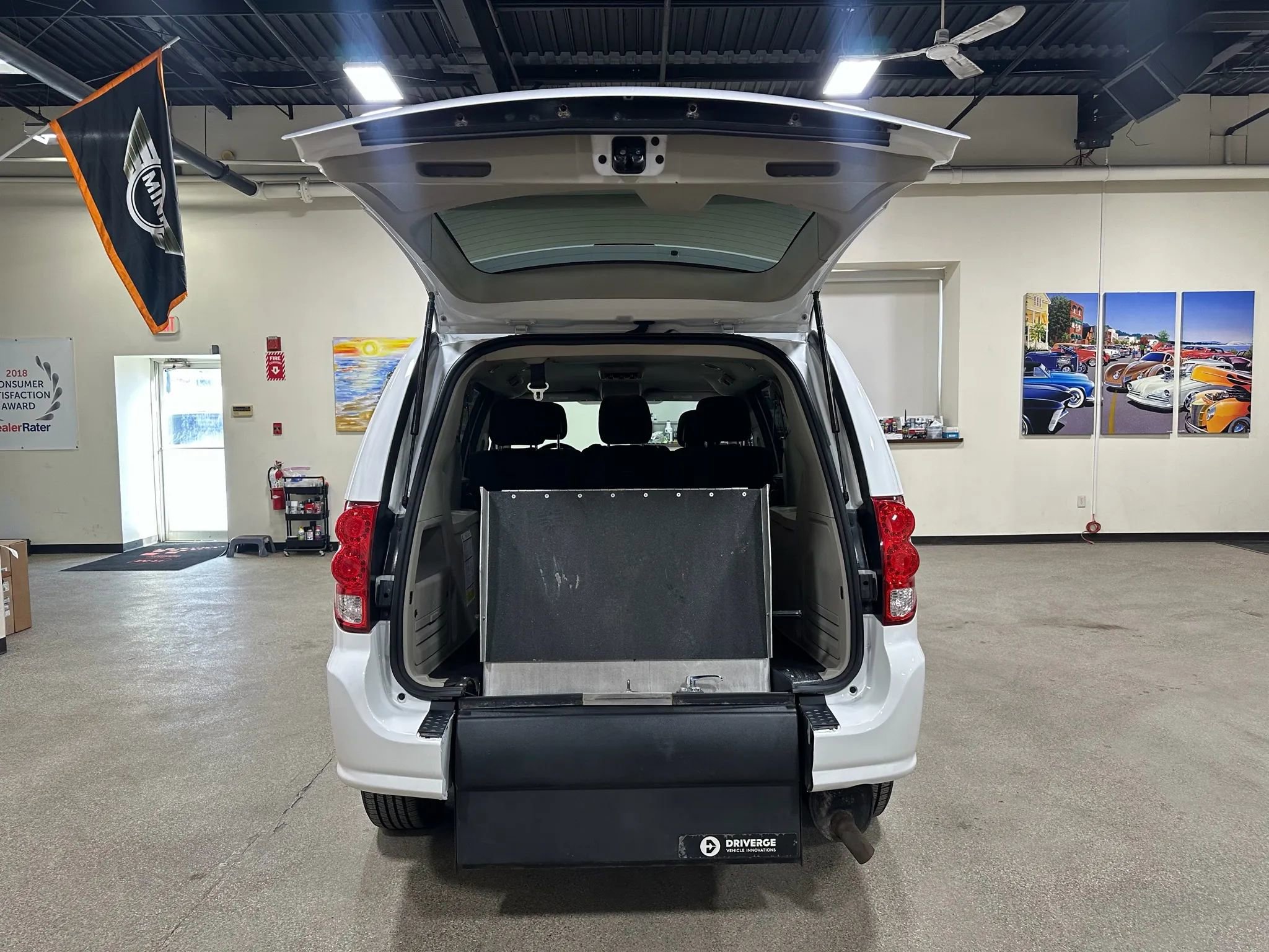 Used 2019 Dodge Grand Caravan SE image 23