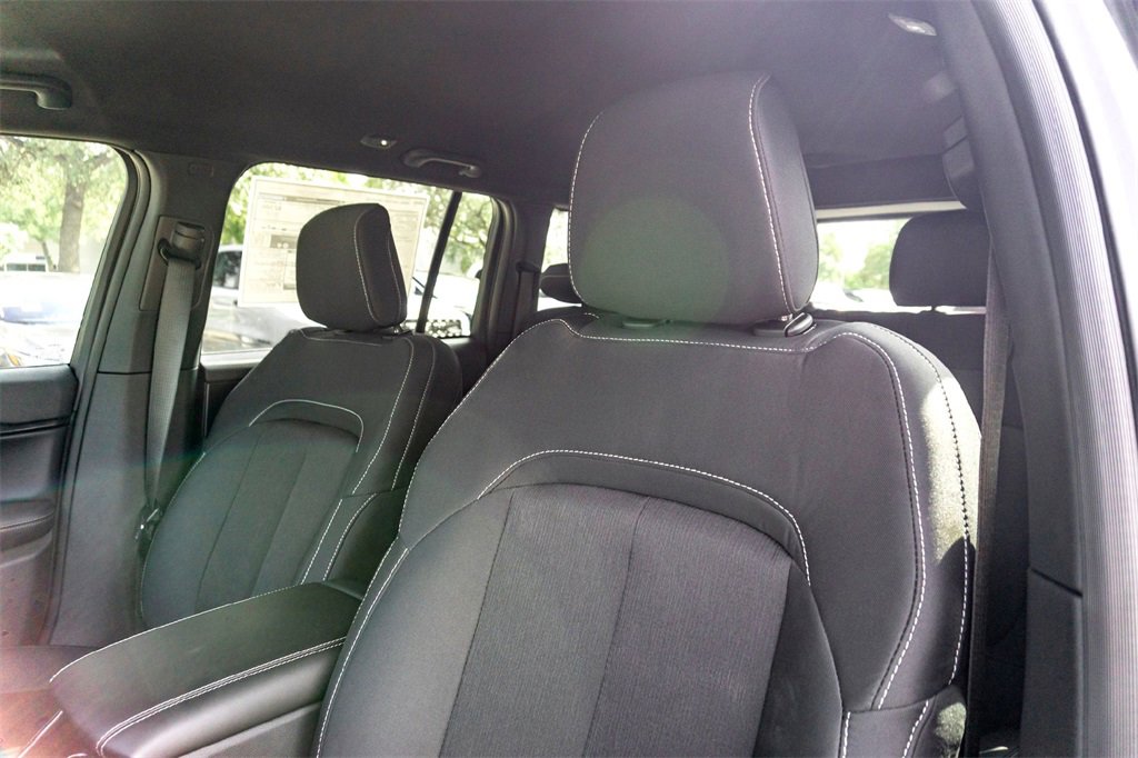 New 2025 Jeep Grand Cherokee Laredo w/ Luxury Tech Group I image 9