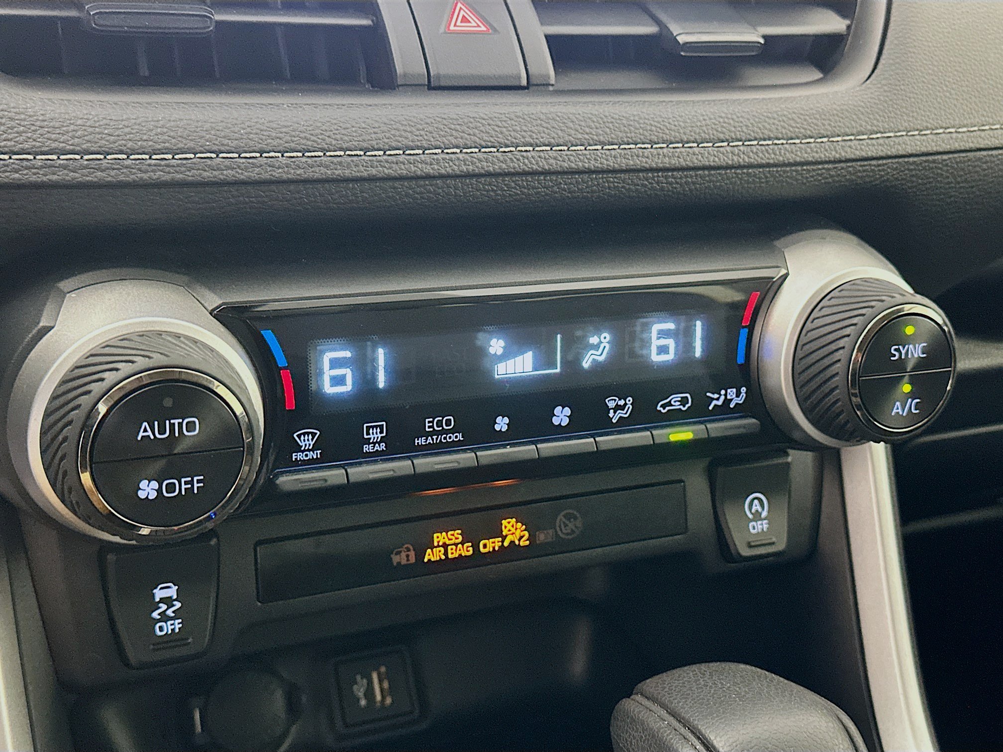 Used 2025 Toyota RAV4 XLE FWD image 22