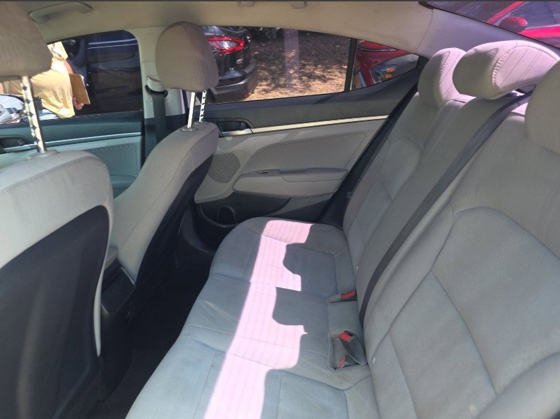 Used 2017 Hyundai Elantra SE image 26