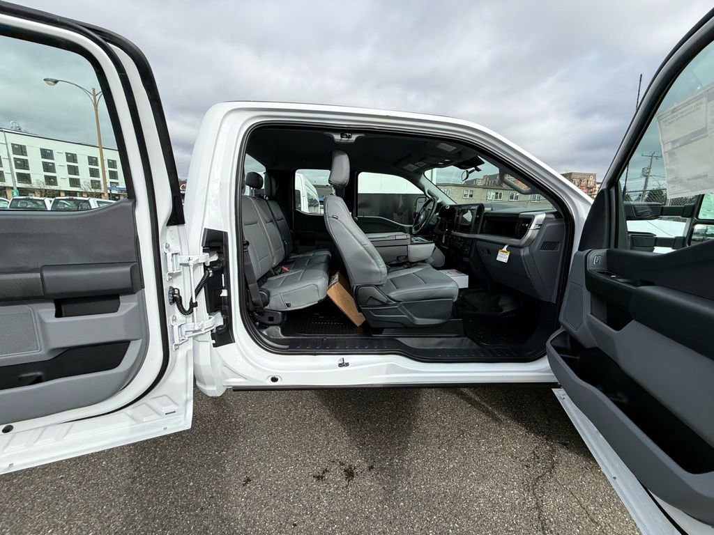 New 2026 Ford F550 4x4 Supercab Super Duty image 27
