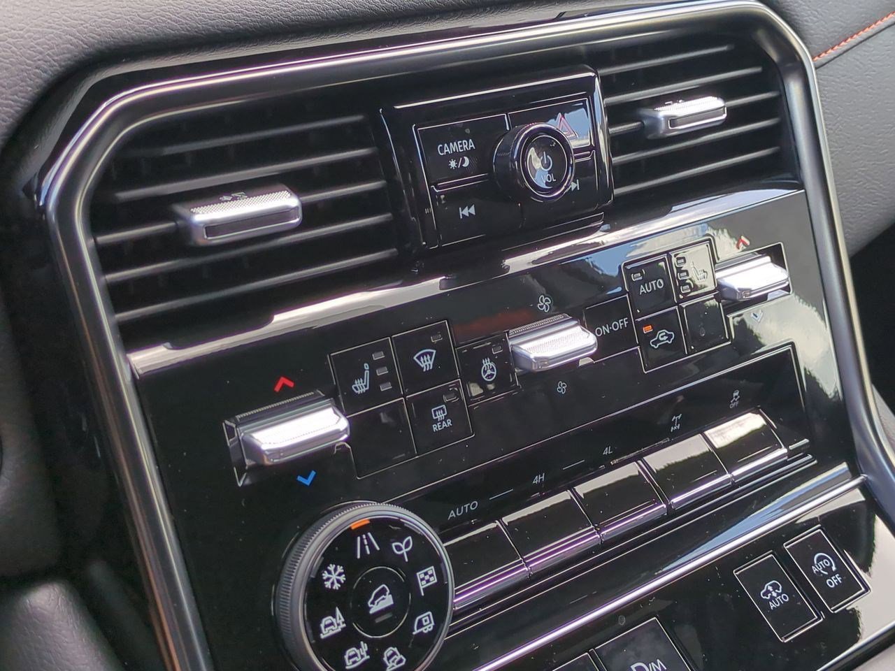 New 2025 Nissan Armada PRO-4X AWD/4WD image 23