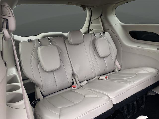 Used 2021 Chrysler Pacifica Touring-L image 21