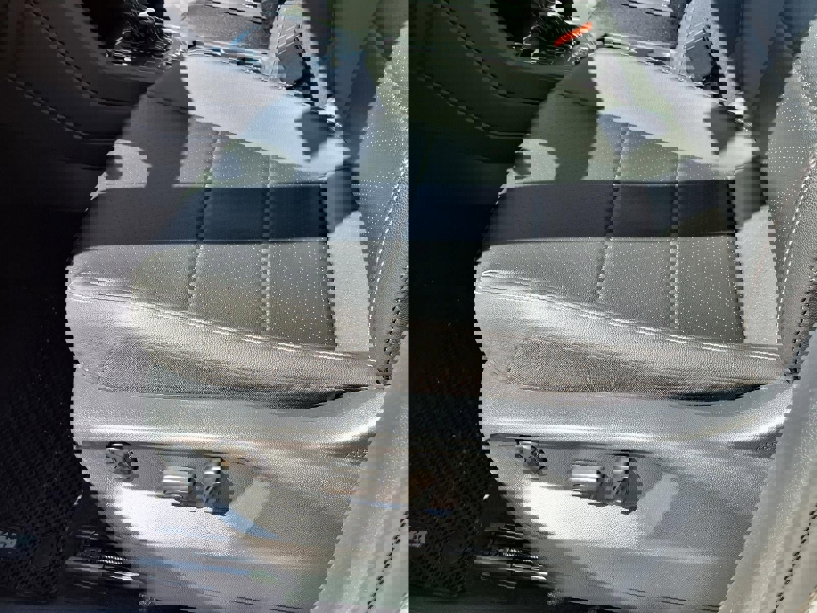 Used 2021 Volkswagen Tiguan SEL w/ 2-Row Tiguan MDO Package AWD/4WD image 26