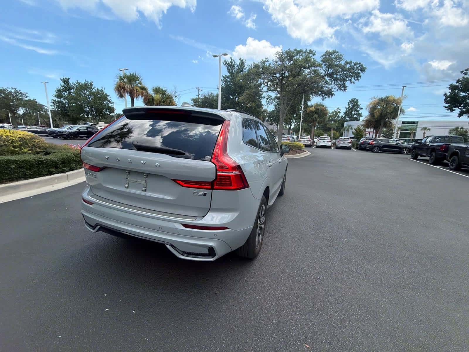 Certified 2024 Volvo XC60 B5 Core w/ Protection Package Premier AWD/4WD image 54