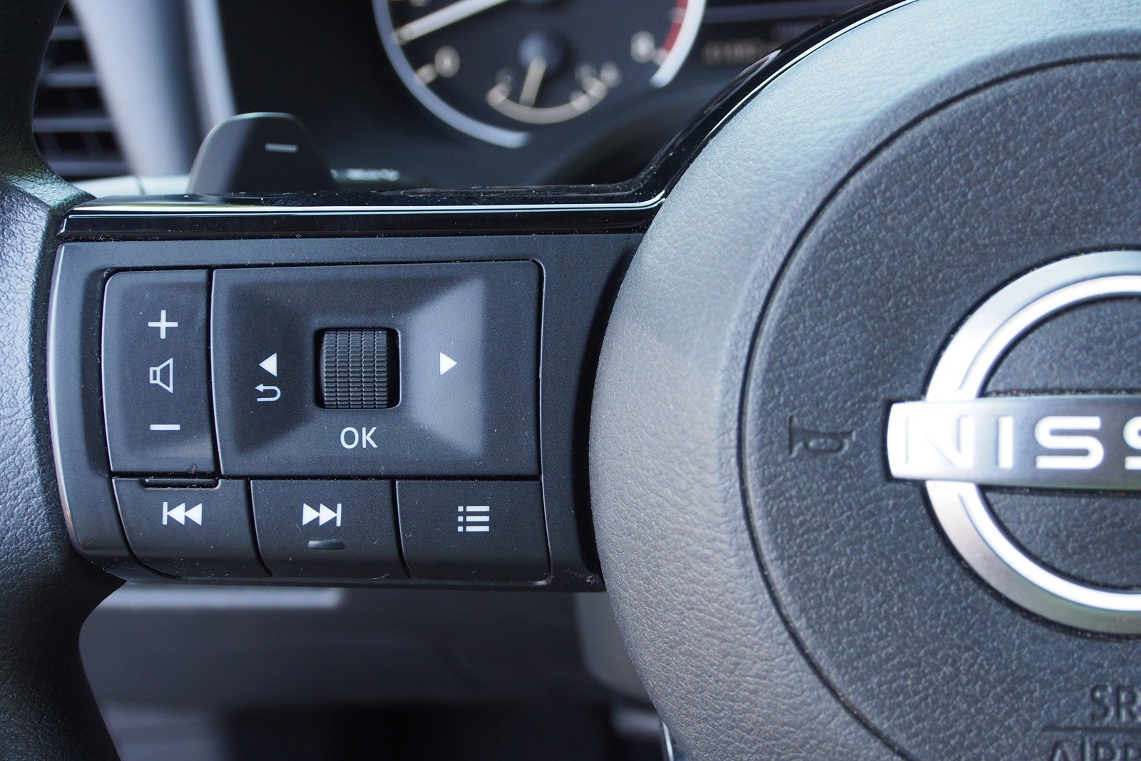 Used 2023 Nissan Rogue SV FWD image 22