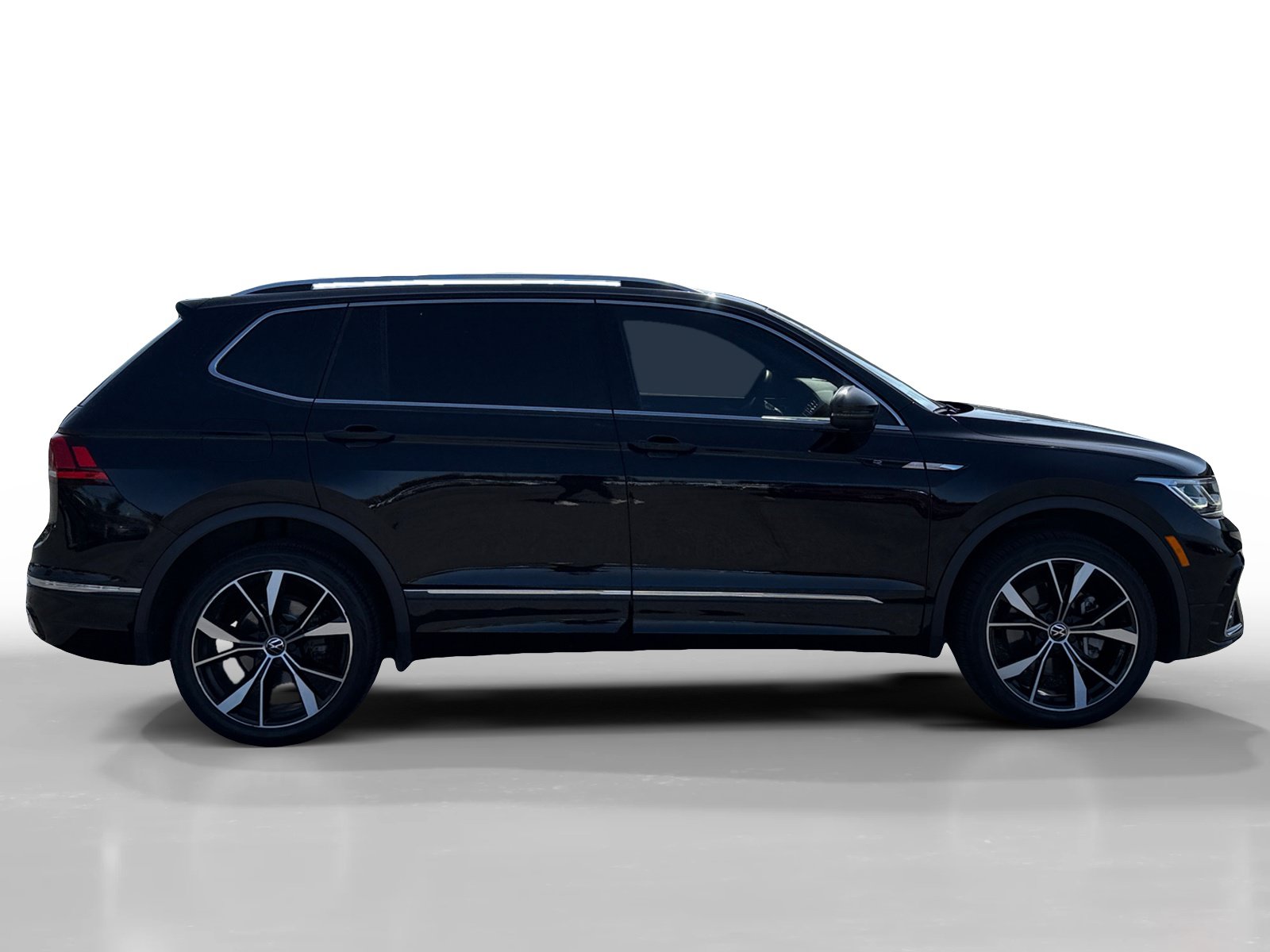 Certified 2024 Volkswagen Tiguan SEL R-Line AWD/4WD image 6